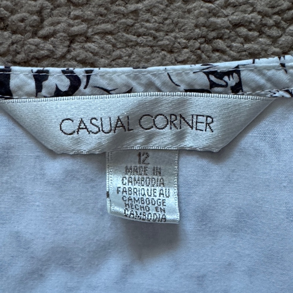 Casual Corner Black and White Floral A-line Skirt. Size 12 - Picture 2 of 10